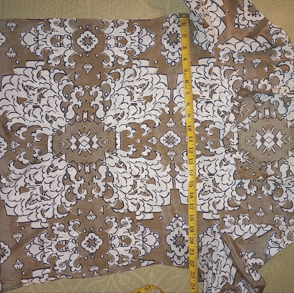 Tory Burch Tan, Black And White Patterned Silk Blouse SZ14 - Picture 2 of 6